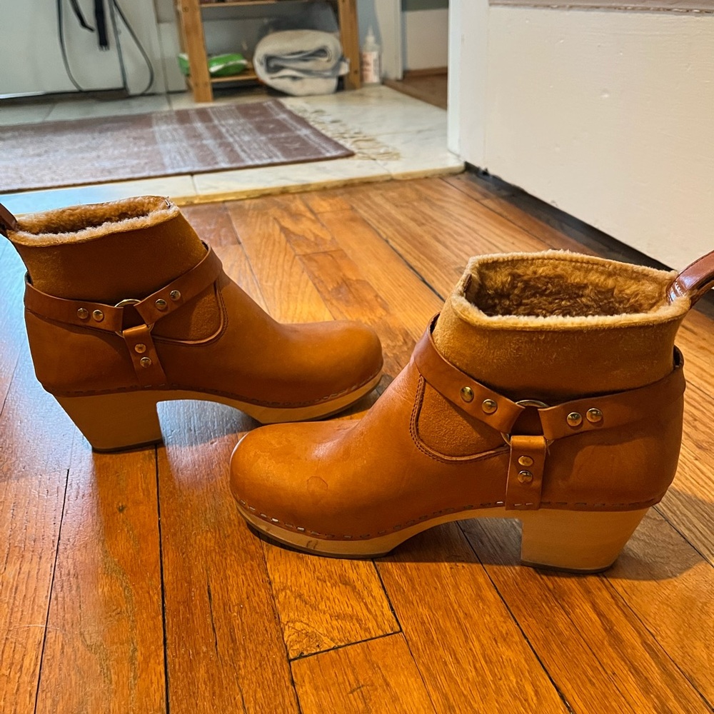 shearling lined clog boots - Picture 4 of 6